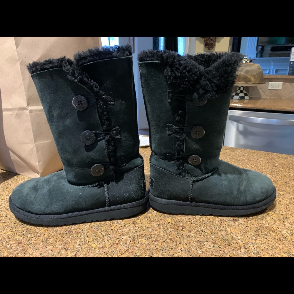 Ugg three button bailey boots (girls)